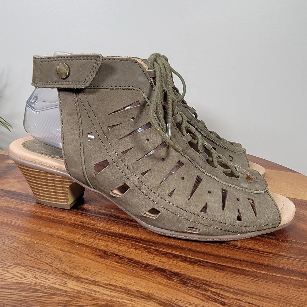 Earth Olive Green Leather Heeled Sandals Oerforated Design Lace up Size 9 D Wide